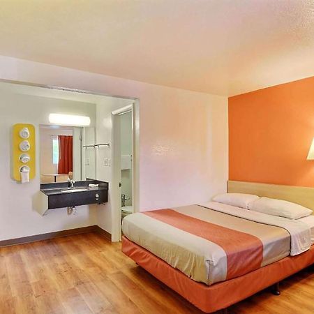 Travelodge By Wyndham Brattleboro Vt المظهر الخارجي الصورة