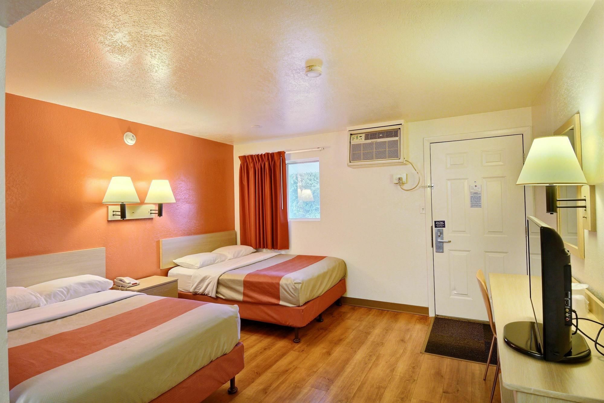Travelodge By Wyndham Brattleboro Vt المظهر الخارجي الصورة